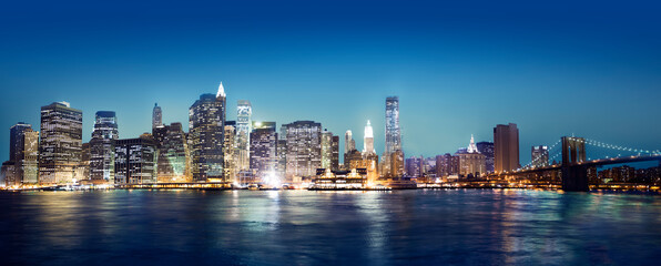 Fototapeta na wymiar A view of New York city at night time
