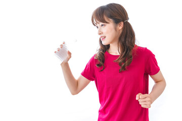 水分補給をする女性