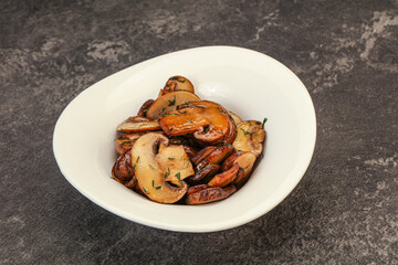 Roasted champignon with herbs and spices