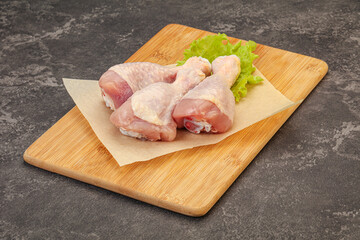 Raw chicken drumsticks for cooking