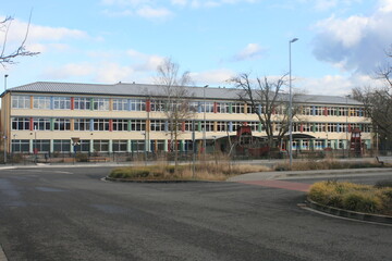 Obraz na płótnie Canvas Schule. Schulgebäude. Schulausbildung.