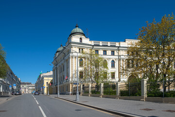 Fototapeta na wymiar Moscow, View of Lenivka street on a spring day
