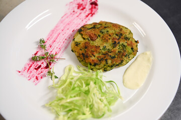 piatto vegetariano polpette chef cucina vegano 