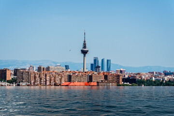 Devastating effects of a hypothetical flood of water in Madrid due to the effects of global...