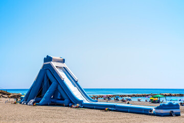 Wasserrutsche am Strand in Torrox