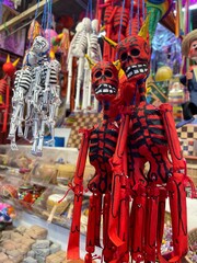 Naklejka premium Artesanías en un mercado tradicional de la Ciudad de México