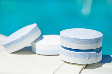 pool chlorine tablets with water bottom