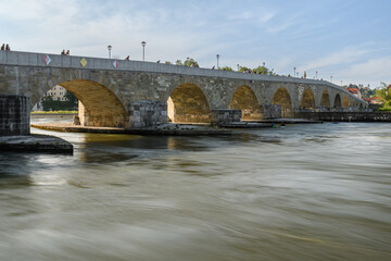 Fototapeta na wymiar Steineren Brücke in rEgensburg ,