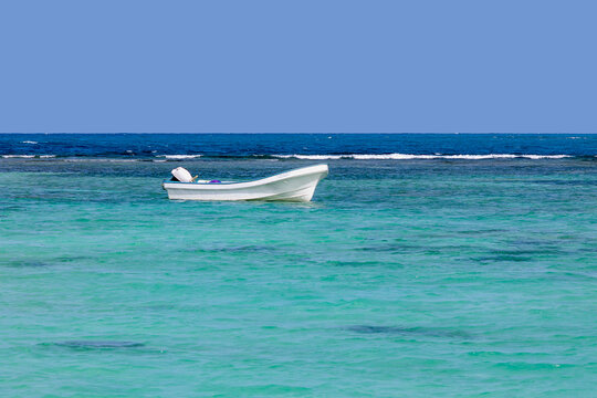 Boat on the venezuelan caribbean coast of morrocoy national park