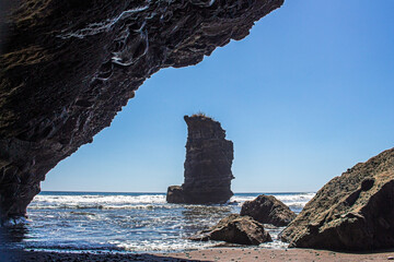 Desde el interior de la caverna