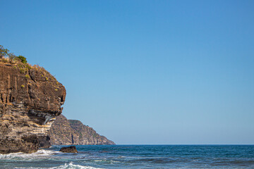 Acantilado y playa Mizata