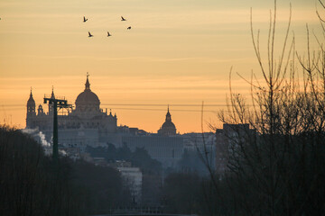 Fototapeta na wymiar Cathedral Sunrise Birds