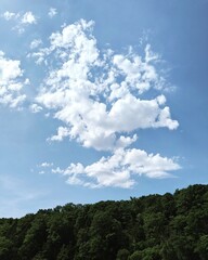 Obraz premium White clouds and blue sky 
