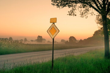 Verkehrszeichen 306,  Vorfahrtstrasse Bundesstrasse 501