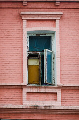 Fototapeta na wymiar old window with shutters