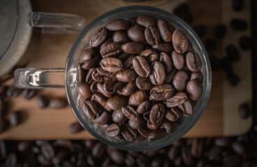 Tasse voll Kaffeebohnen