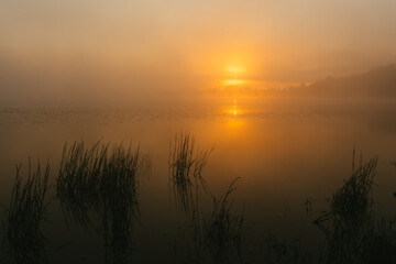 Obraz premium sunrise over lake