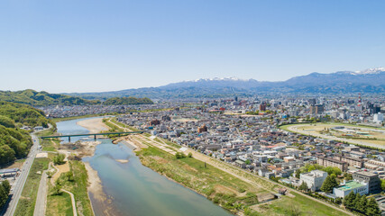 ［福島県］福島市の町並みの空撮