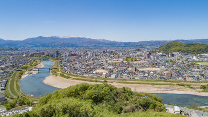 Fototapeta premium ［福島県］福島市の町並みの空撮