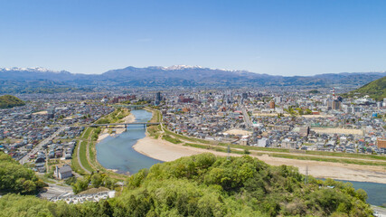 ［福島県］福島市の町並みの空撮