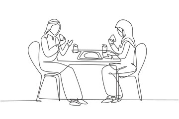 Single one line drawing young Arabian couple husband and wife having cake meal around table. Celebrate wedding anniversary with romantic dinner. Continuous line draw design graphic vector illustration