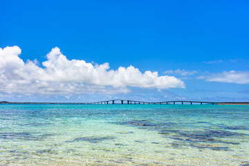 沖縄県宮古島、伊良部大橋と青空・日本