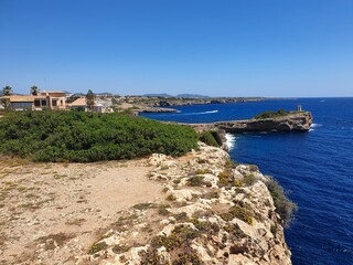 Fototapeta na wymiar Fels und Meer auf Mallorca