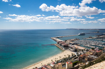 Fototapeta na wymiar View of Alicante from Santa Barbara Castle