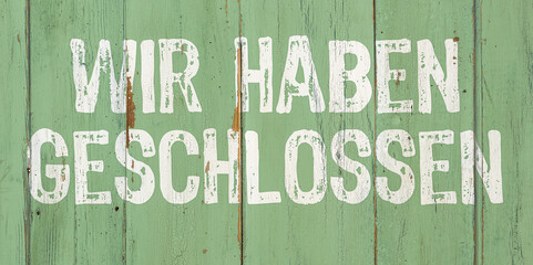 Wooden retro sign - We are closed in german - Wir haben geschlossen