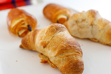 Cornetti da colazione appena sfornati 
