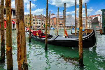 Canal Grande met gondel in Venetië, Italië. Architectuur en bezienswaardigheden van Venetië. Venetië ansichtkaart
