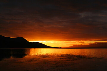 Naklejka na ściany i meble Ushuaia haven zonsopkomst; Ushuaia harbour sunset