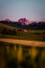 Berner Mittelland bei Sonnenuntergang, Schweiz. Sonnenuntergang auf dem Land, Region Bern.