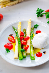 Burrata cheese with asparagus and strawberries