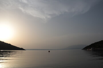 Spiaggia greca al tramonto