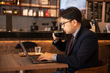 Businessman relax by drinking coffee while working in a coffee shop