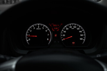 車のスピードメーター