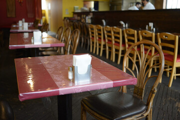 飲食店のテーブルと椅子