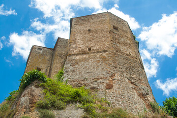 Fototapeta na wymiar Italia, Toscana, Grosseto, il paese di Sorano. La fortezza Orsini.