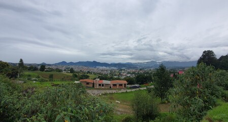 Fototapeta na wymiar view of the mountains Vista de las montañas