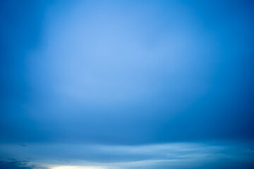 Obraz premium blue sky and beautiful clouds after sunset for background
