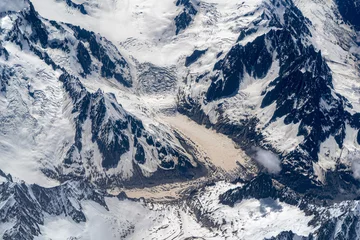 Foto op Plexiglas Gletsjers smeltende gletsjer in de luchtfoto van de Alpen