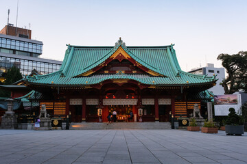 Fototapeta premium 東京都 夕暮れの神田明神 拝殿