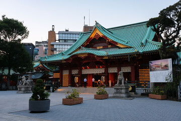 Fototapeta premium 東京都 夕暮れの神田明神 拝殿