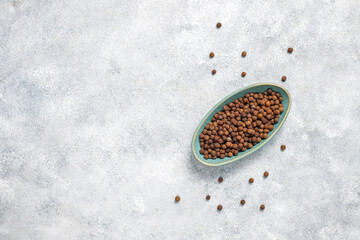 Allspice in a small bowl and spoon.