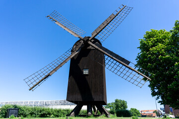 Fototapeta na wymiar hstoric wooden windmill in the botanical garden in Aarhus