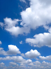 
タイトル 	初夏の青空と雲