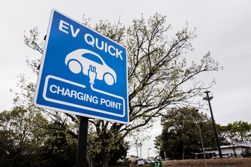 EV 電気自動車 充電スタンド 標識