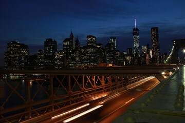 Fototapeta na wymiar Brooklyn bridge skyline view of New York at night