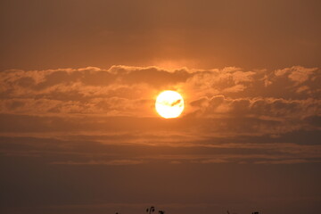 Obraz premium A beautiful view of rising sun in the morning
